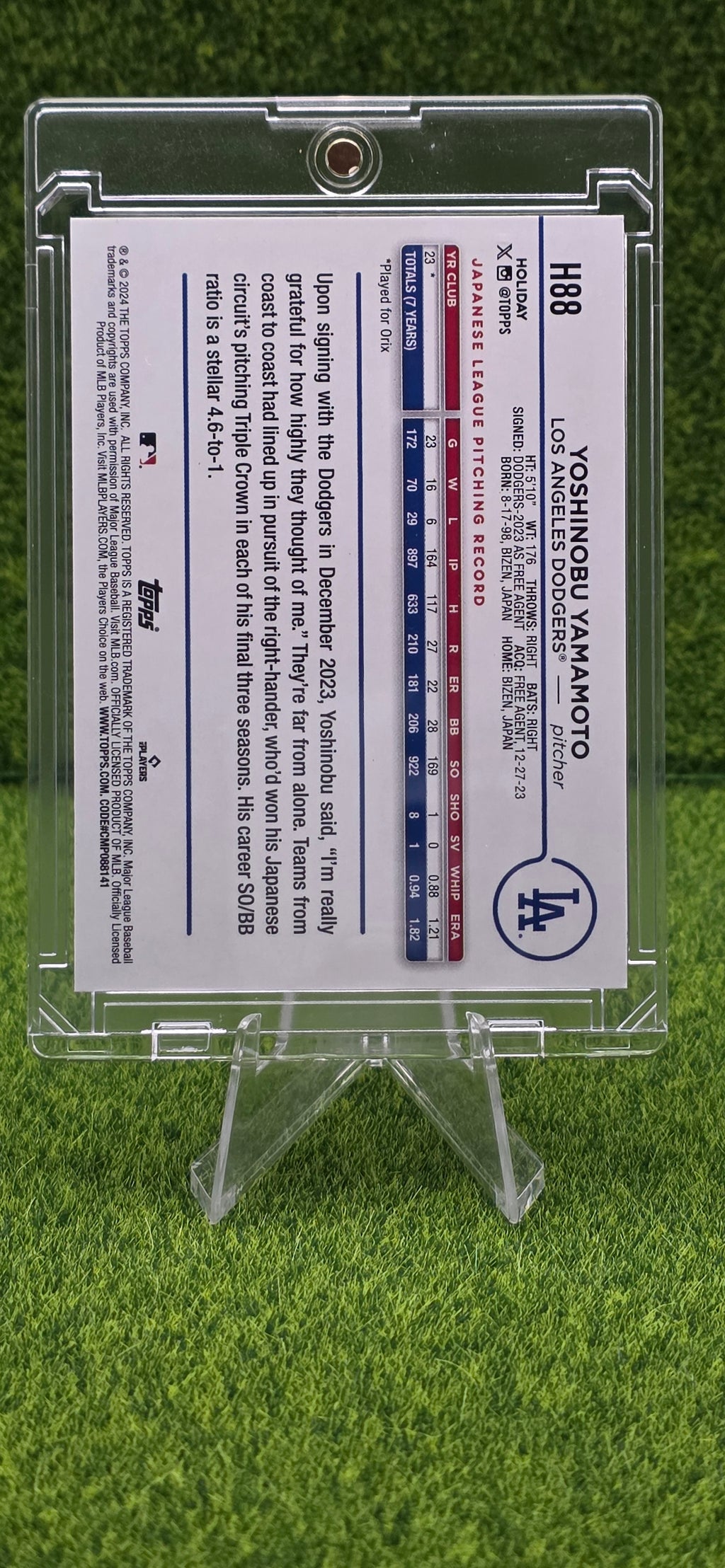 2024 Topps Holiday Variation - Yoshinobu Yamamoto #H88 (RC)